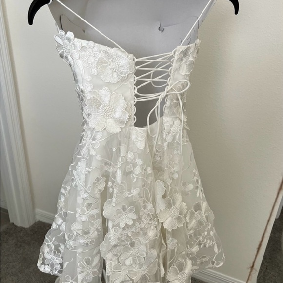 UNTAMED PETALS BY AMANDA JUDGE White Floral Mini Dress - Picture 4 of 10